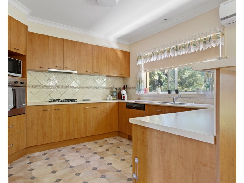 4 Miranda Close, Strathdale VIC 3550