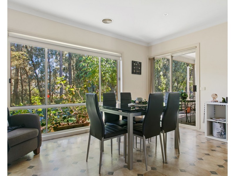 4 Miranda Close, Strathdale VIC 3550