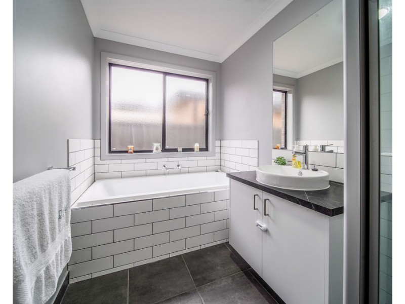 38 Lancaster Drive, Jackass Flat VIC 3556