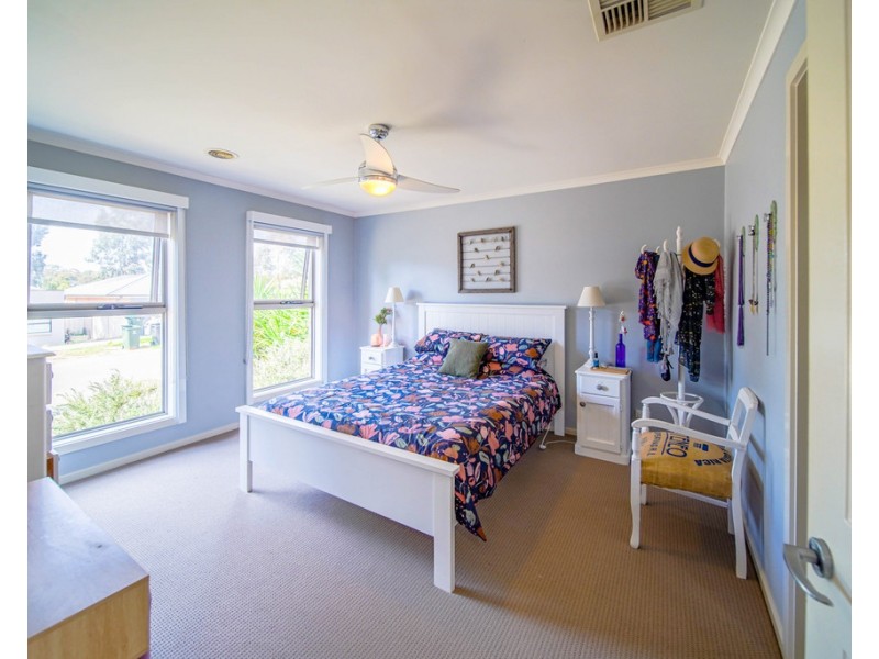 18 Melinda Street, California Gully VIC 3556