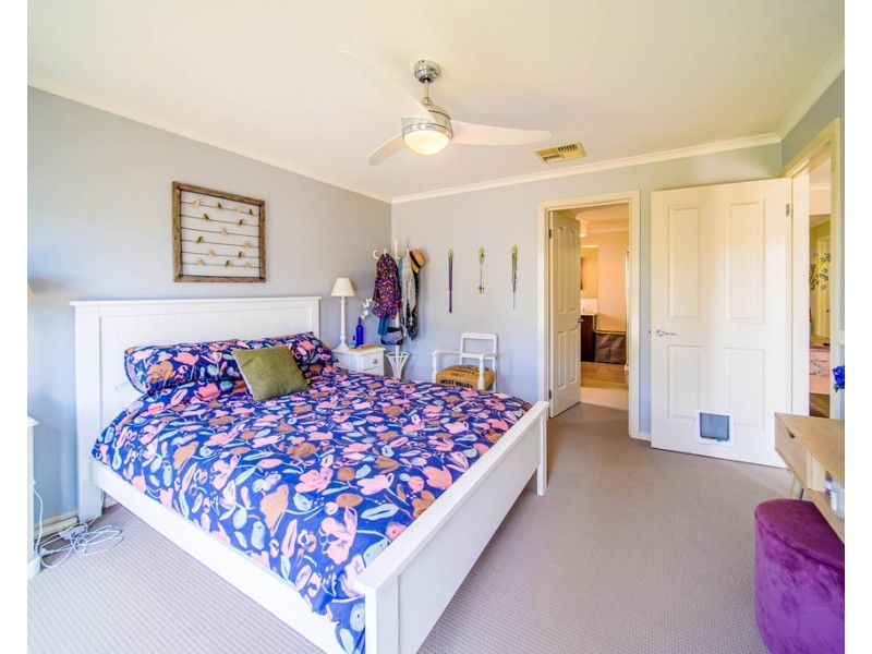 18 Melinda Street, California Gully VIC 3556