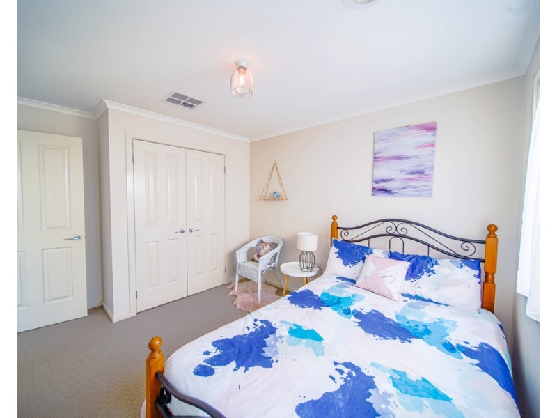 18 Melinda Street, California Gully VIC 3556