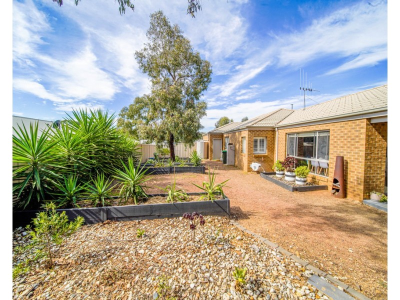 18 Melinda Street, California Gully VIC 3556