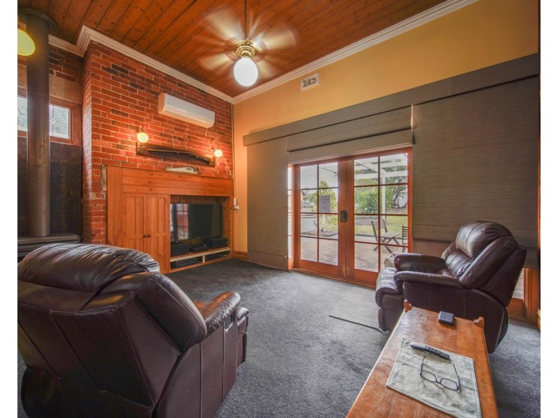 63 Whewell Street, Neilborough VIC 3570