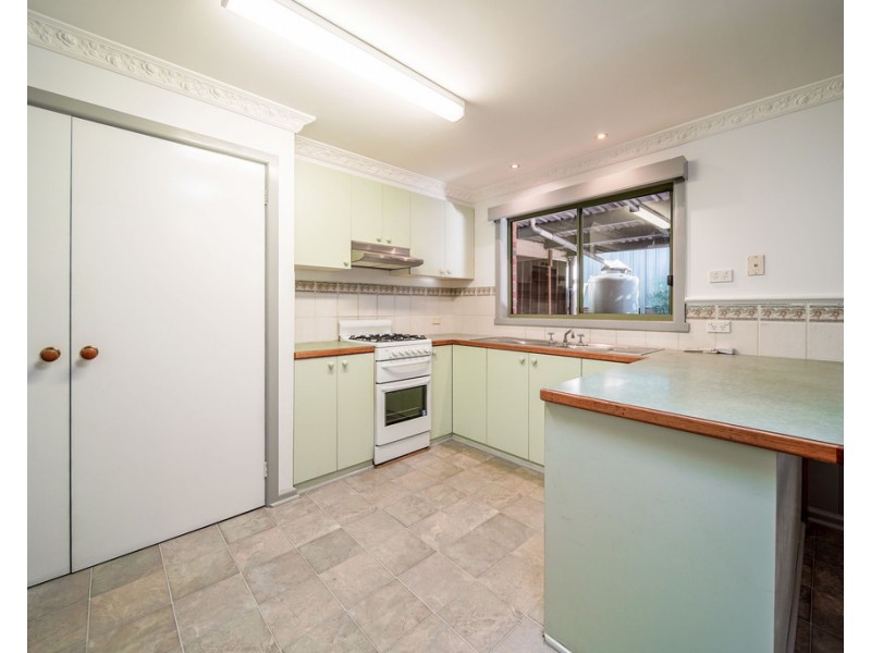 10 Dean Street, Long Gully VIC 3550