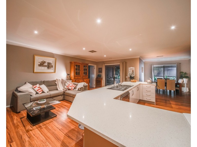 4 Oneill Court, Epsom VIC 3551