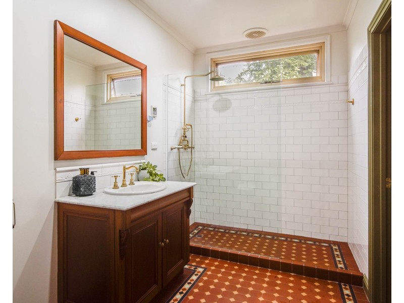 29 Pyke Street, Quarry Hill VIC 3550