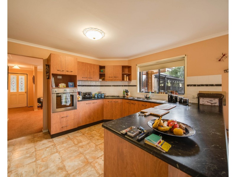 9 Aspera Way, Kangaroo Flat VIC 3555