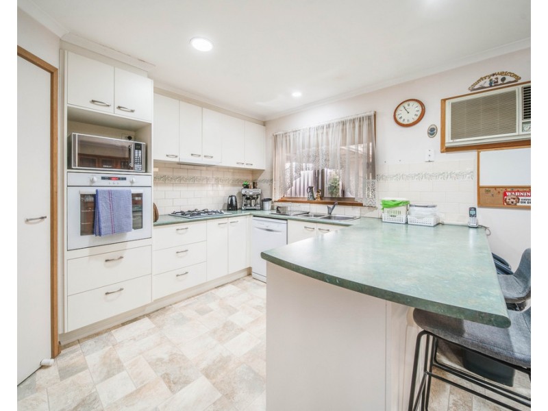 17 Lukin Crescent, Kangaroo Flat VIC 3555