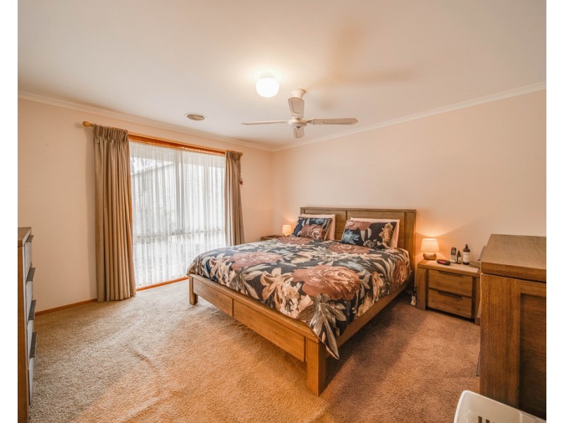 17 Lukin Crescent, Kangaroo Flat VIC 3555
