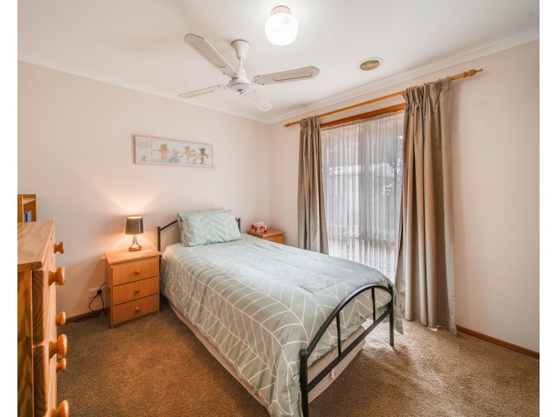 17 Lukin Crescent, Kangaroo Flat VIC 3555