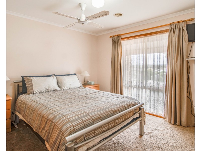 17 Lukin Crescent, Kangaroo Flat VIC 3555