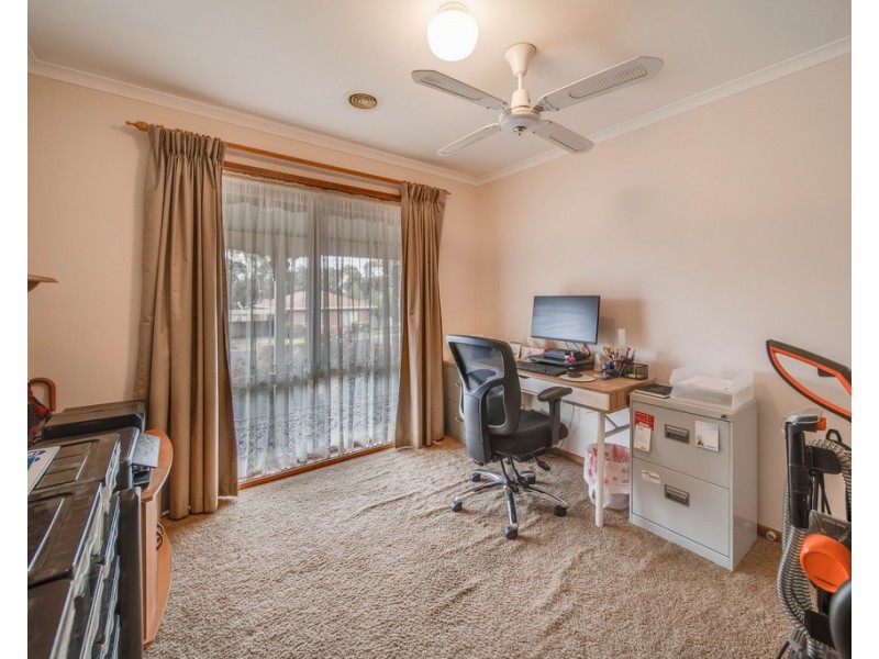 17 Lukin Crescent, Kangaroo Flat VIC 3555