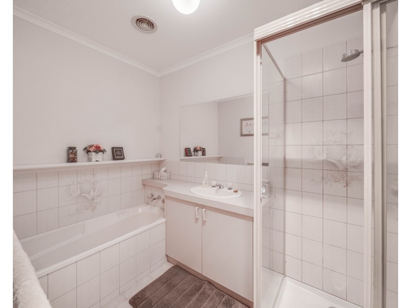 17 Lukin Crescent, Kangaroo Flat VIC 3555