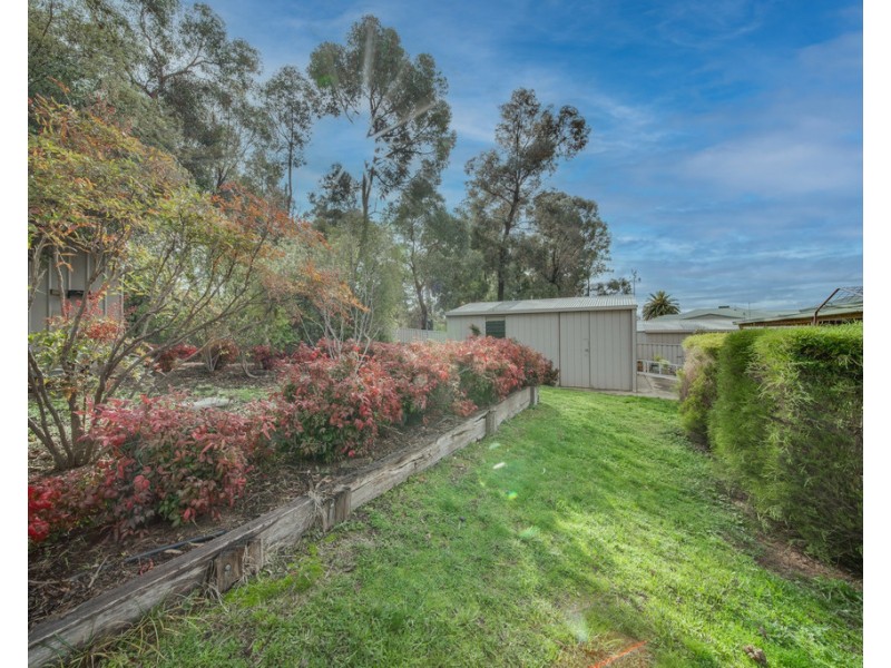 17 Lukin Crescent, Kangaroo Flat VIC 3555