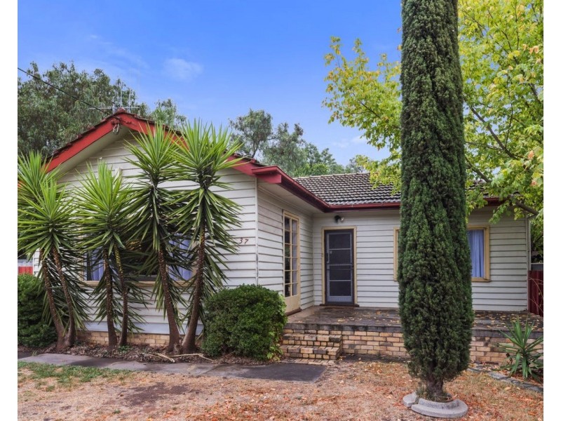 37 Holdsworth Rd, Long Gully VIC 3550