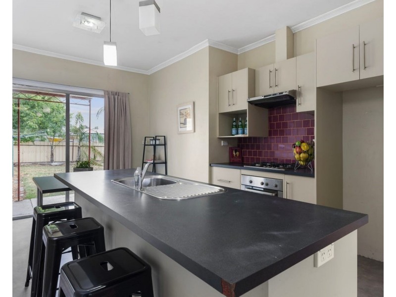37 Holdsworth Rd, Long Gully VIC 3550