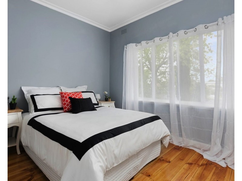 37 Holdsworth Rd, Long Gully VIC 3550