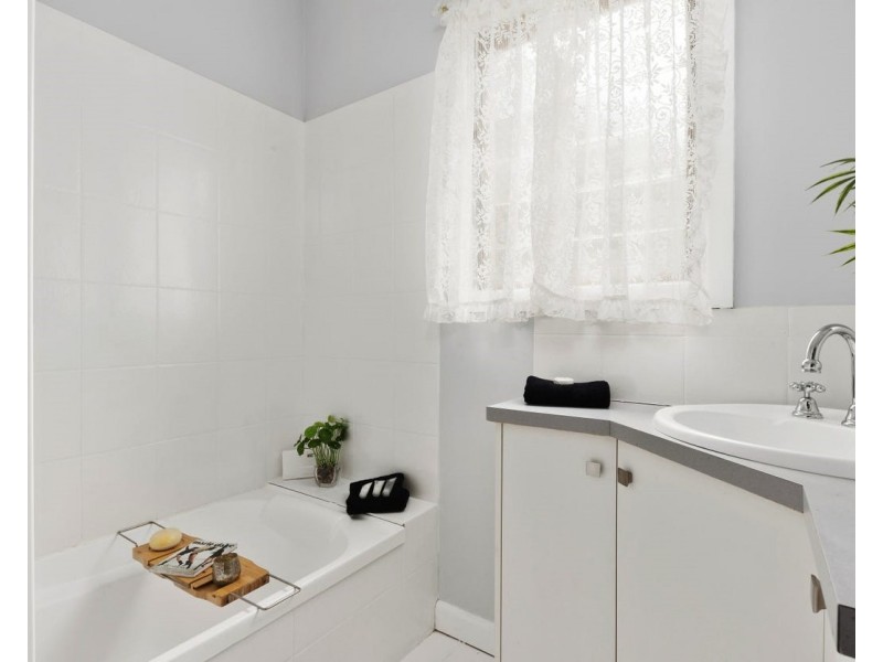 37 Holdsworth Rd, Long Gully VIC 3550