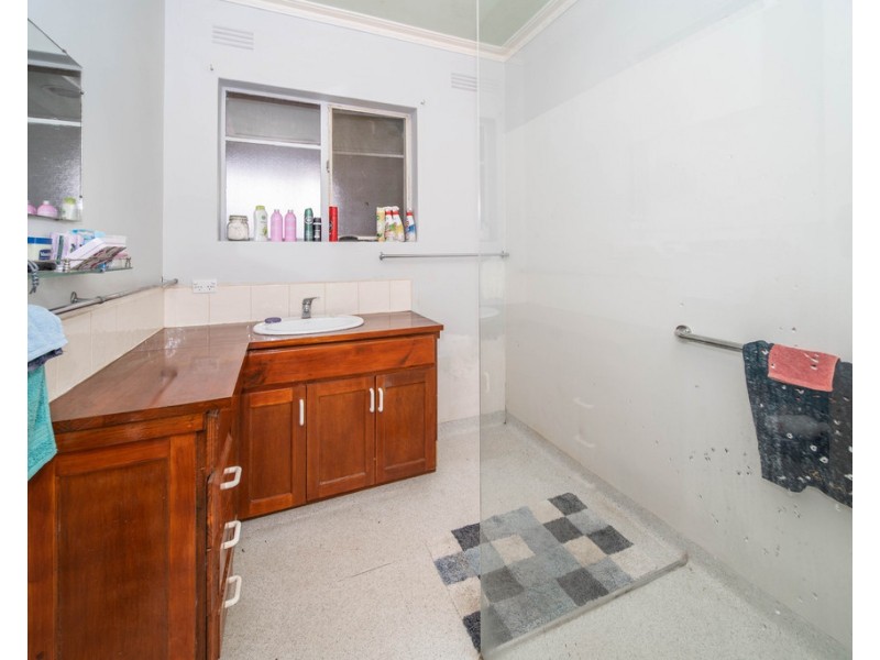 348 High Street, Kangaroo Flat VIC 3555