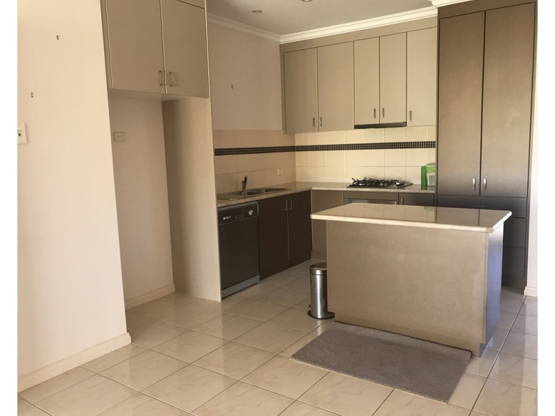 2/6 Friswell Avenue, Flora Hill VIC 3550