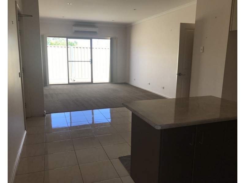 2/6 Friswell Avenue, Flora Hill VIC 3550