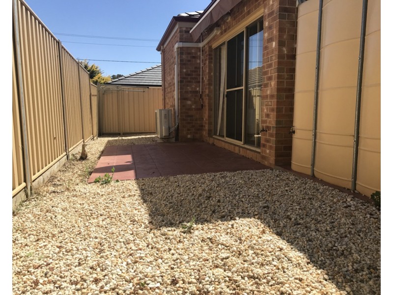 2/6 Friswell Avenue, Flora Hill VIC 3550