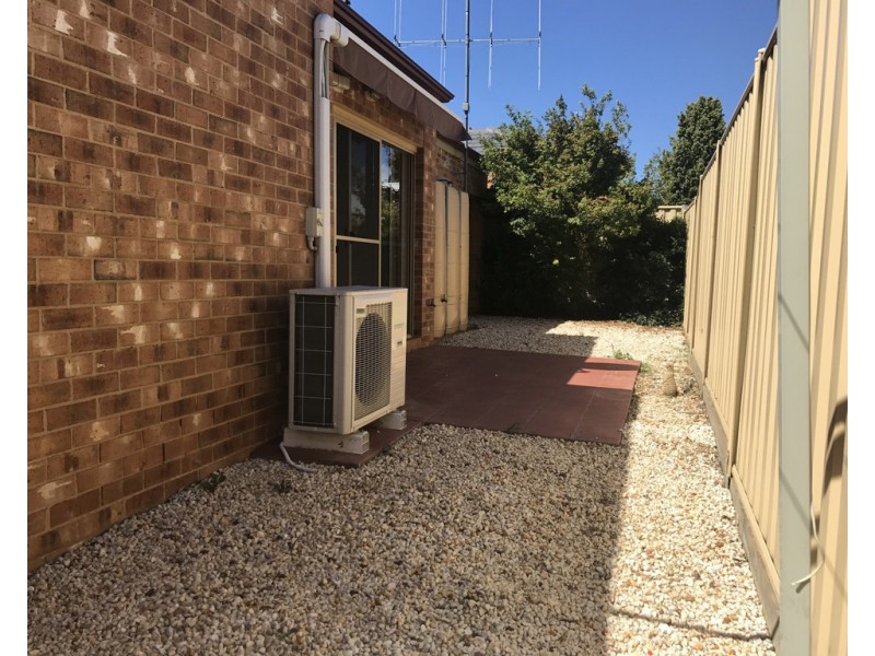 2/6 Friswell Avenue, Flora Hill VIC 3550