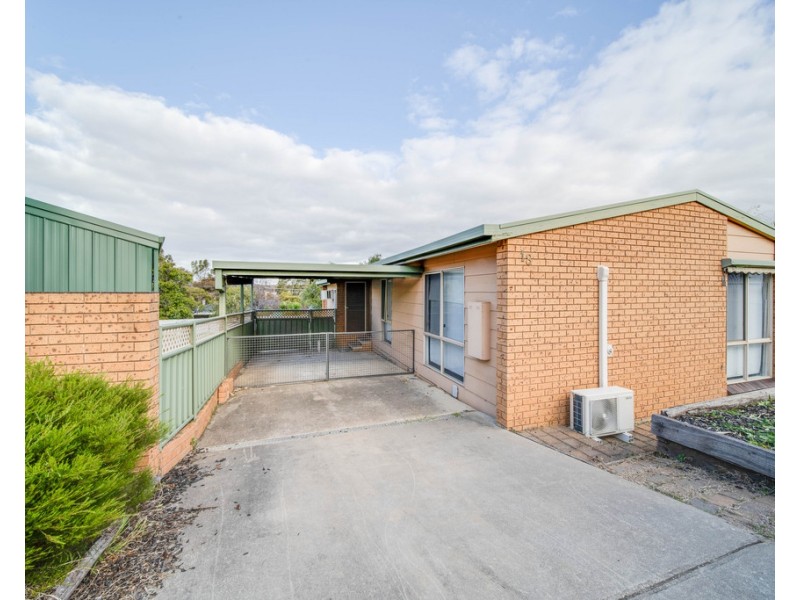 18 Magellan Crescent, Kangaroo Flat VIC 3555