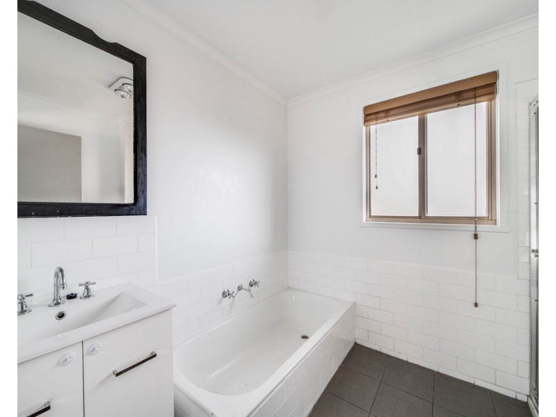 18 Magellan Crescent, Kangaroo Flat VIC 3555