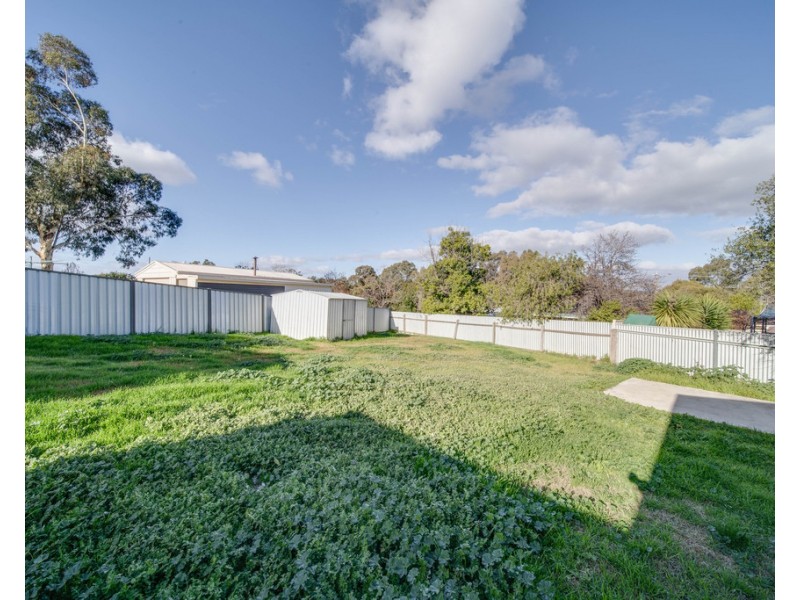 18 Magellan Crescent, Kangaroo Flat VIC 3555