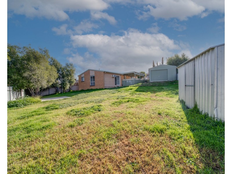 18 Magellan Crescent, Kangaroo Flat VIC 3555