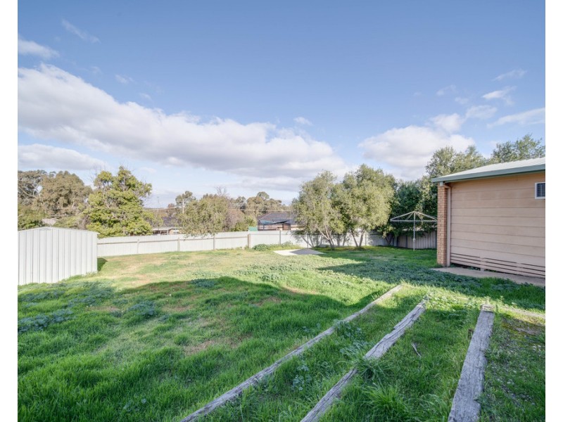 18 Magellan Crescent, Kangaroo Flat VIC 3555