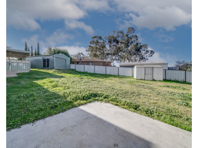 18 Magellan Crescent, Kangaroo Flat VIC 3555