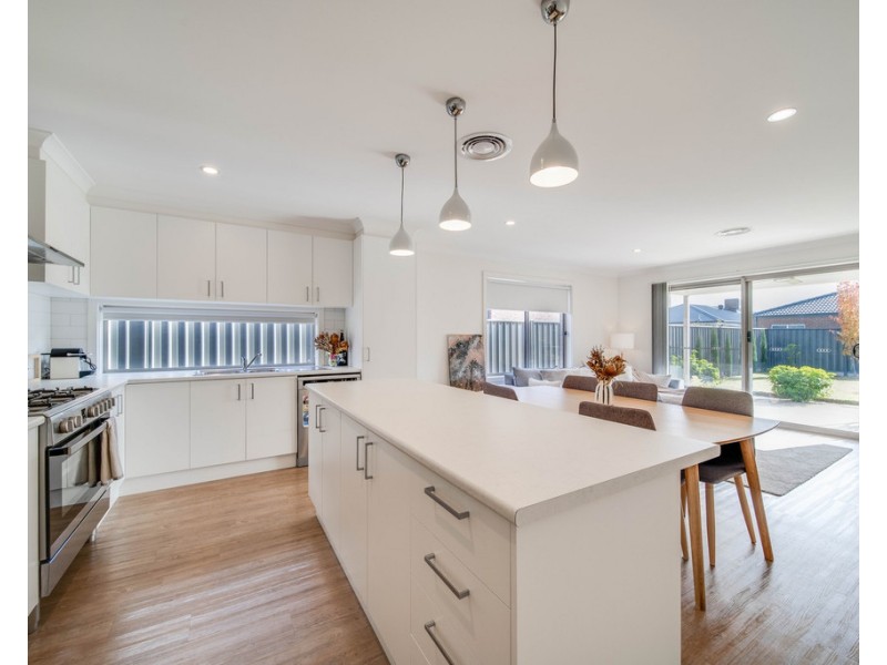 17 Waverley Road, Epsom VIC 3551