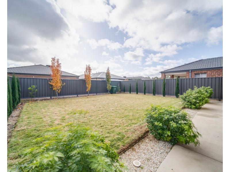 17 Waverley Road, Epsom VIC 3551