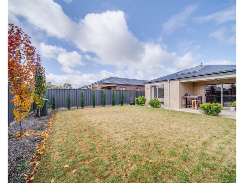 17 Waverley Road, Epsom VIC 3551
