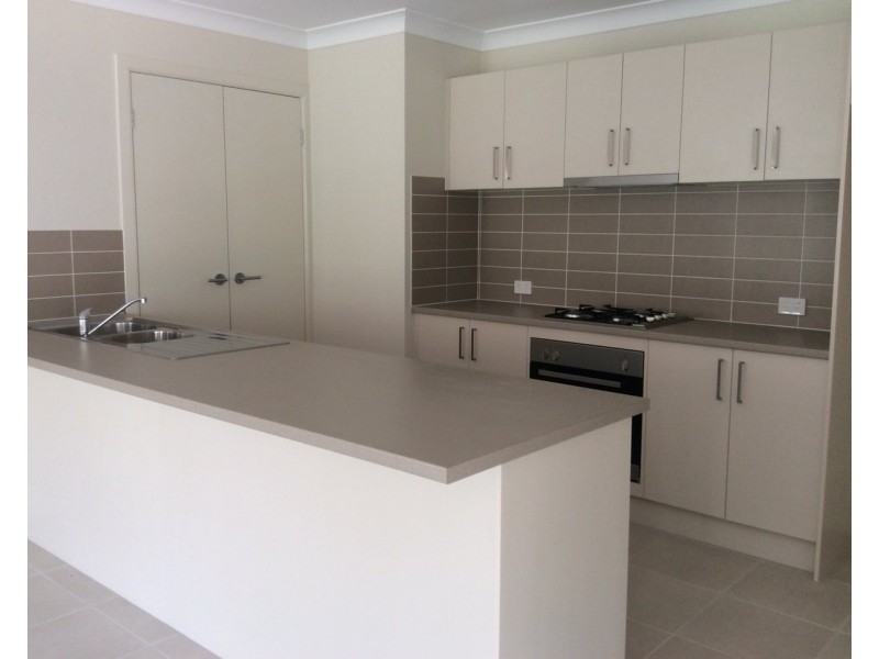 11 Caulfield Drive, Epsom VIC 3551