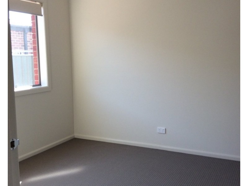 11 Caulfield Drive, Epsom VIC 3551