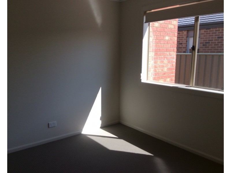 11 Caulfield Drive, Epsom VIC 3551