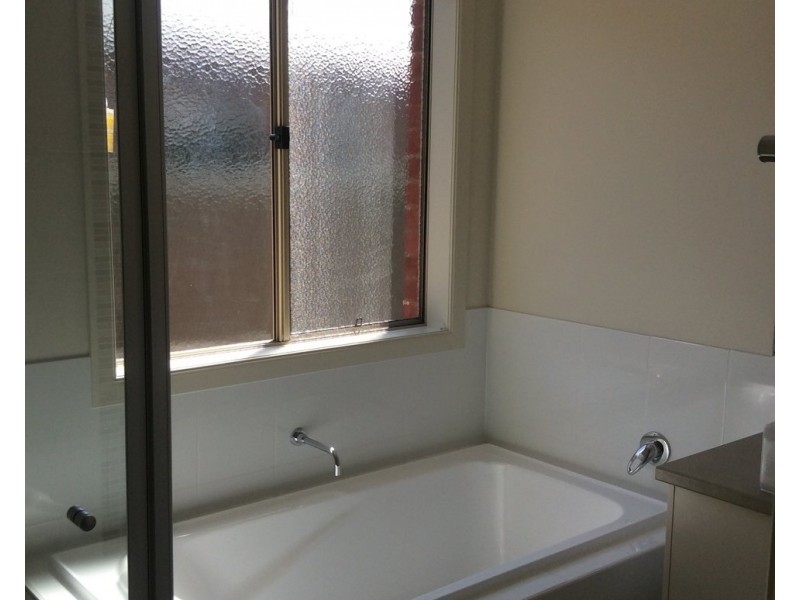 11 Caulfield Drive, Epsom VIC 3551