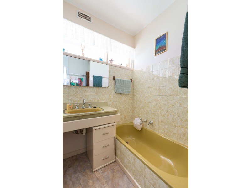 9 Manning Avenue, California Gully VIC 3556