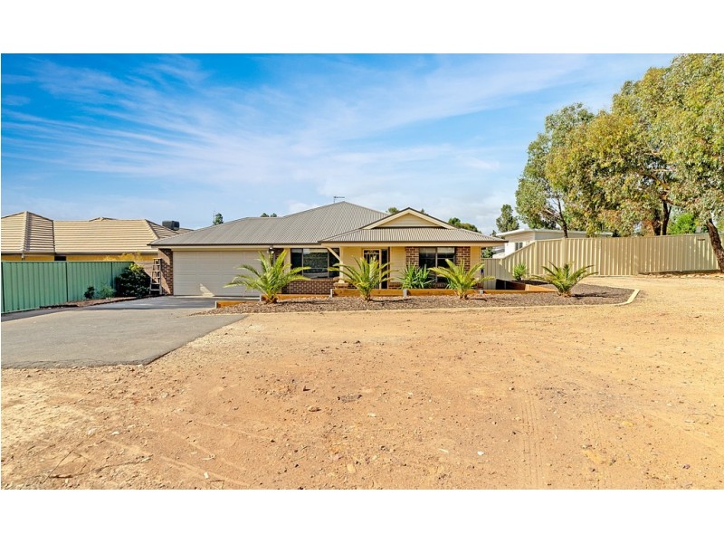 14 Marita Drive, Maiden Gully VIC 3551