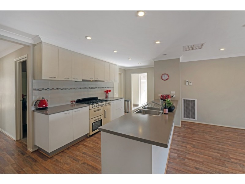 14 Marita Drive, Maiden Gully VIC 3551