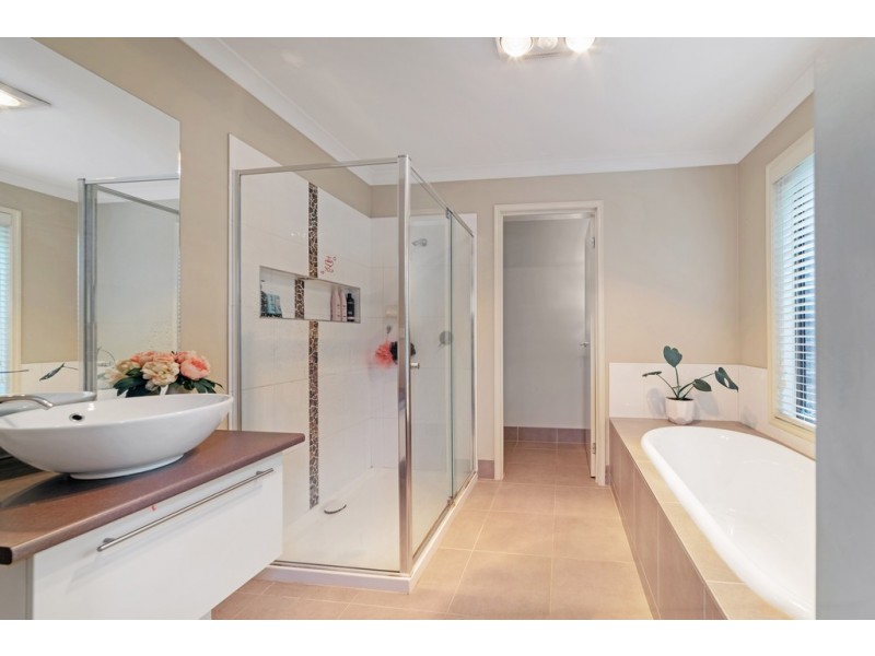 14 Marita Drive, Maiden Gully VIC 3551