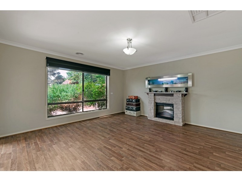 14 Marita Drive, Maiden Gully VIC 3551