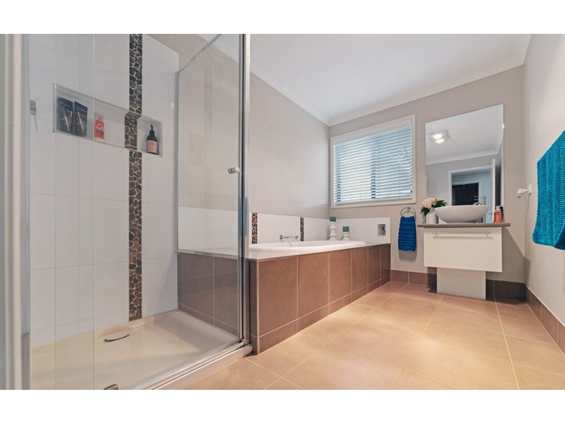 14 Marita Drive, Maiden Gully VIC 3551