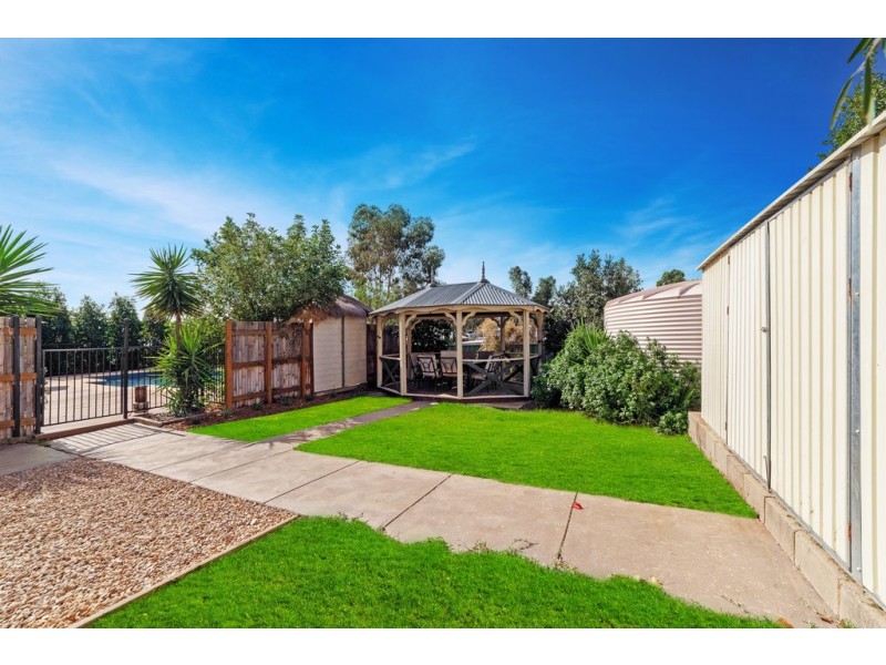 14 Marita Drive, Maiden Gully VIC 3551