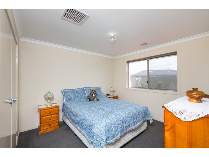 26 Caulfield Drive, Ascot VIC 3551