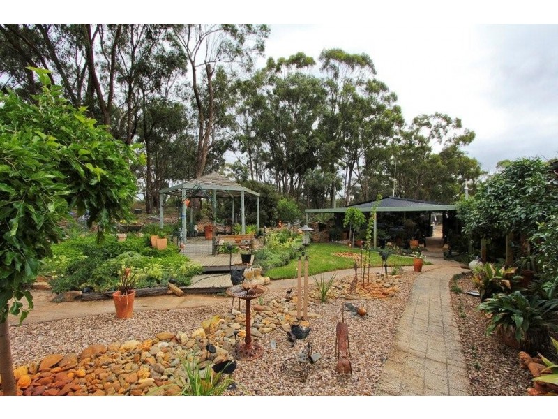 86 Holdens Road, Campbells Creek VIC 3451